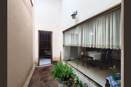 Casa para alugar com 350m², 2 quartos e 2 vagasÁrea Externa 