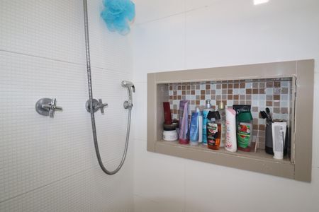 Apartamento à venda com 74m², 1 quarto e 2 vagasBanheiro Quarto 1 suíte