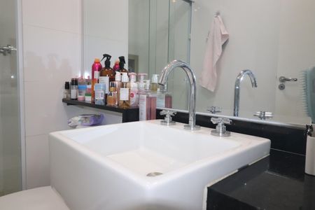 Apartamento à venda com 74m², 1 quarto e 2 vagasBanheiro 2