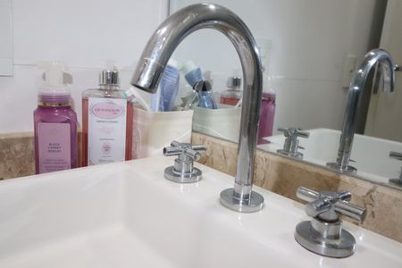 Apartamento à venda com 74m², 1 quarto e 2 vagasBanheiro Quarto 1 suíte