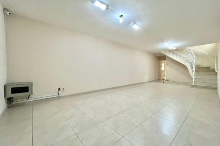 Casa para alugar com 290m², 3 quartos e 2 vagas Casa para alugar com 290m², 3 quartos e 2 vagasSala