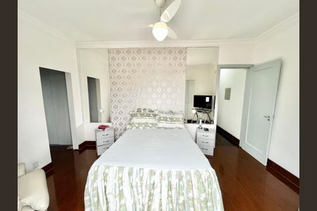 Casa à venda com 365m², 7 quartos e 2 vagasQuarto 4 - Suíte