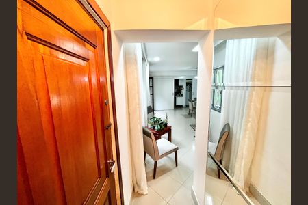 Casa à venda com 365m², 7 quartos e 2 vagasEntrada