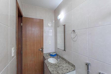 Apartamento à venda com 69m², 2 quartos e 2 vagas Apartamento à venda com 69m², 2 quartos e 2 vagasBanheiro da suíte