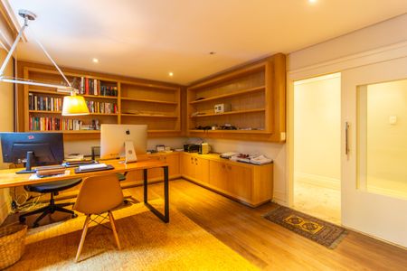 Apartamento à venda com 323m², 4 quartos e 3 vagasEscritório