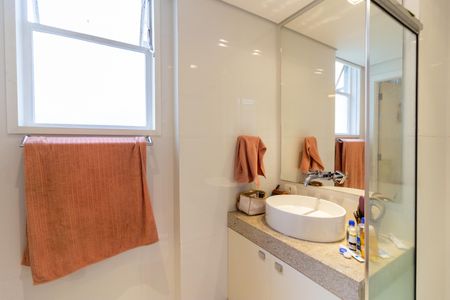 Apartamento à venda com 323m², 4 quartos e 3 vagasBanheiro da Suíte 2