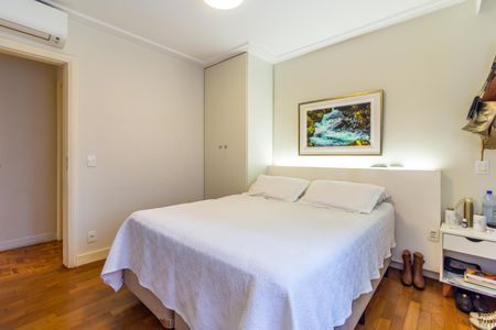 Apartamento à venda com 323m², 4 quartos e 3 vagasSuíte 2