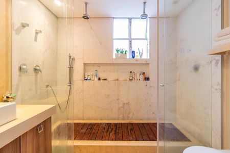 Apartamento à venda com 323m², 4 quartos e 3 vagasBanheiro da Suíte 1