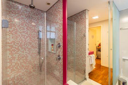 Apartamento à venda com 323m², 4 quartos e 3 vagasBanheiro dos Quartos 1 e 2