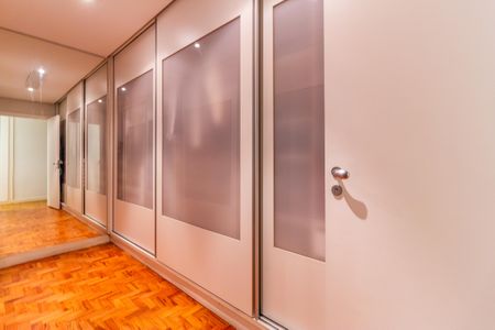 Apartamento à venda com 323m², 4 quartos e 3 vagasCloset da suíte 1