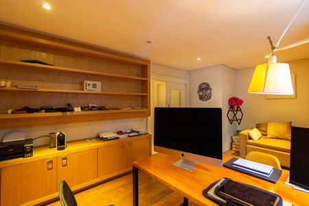 Apartamento à venda com 323m², 4 quartos e 3 vagasEscritório