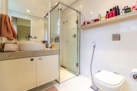 Apartamento à venda com 323m², 4 quartos e 3 vagasBanheiro da Suíte 2