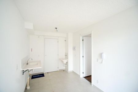 Sala e cozinha de apartamento para alugar com 1 quarto, 27m² em Penha de França, São Paulo