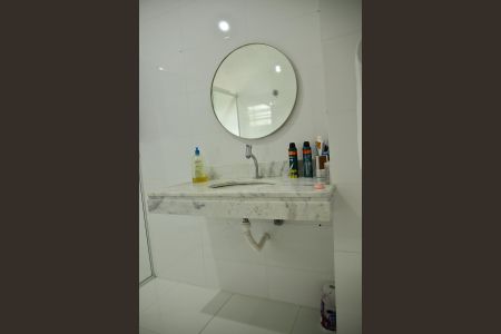 Casa à venda com 184m², 3 quartos e 3 vagasSuíte Banheiro 