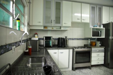 Casa à venda com 184m², 3 quartos e 3 vagasCozinha 