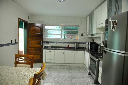Casa à venda com 184m², 3 quartos e 3 vagasCozinha 