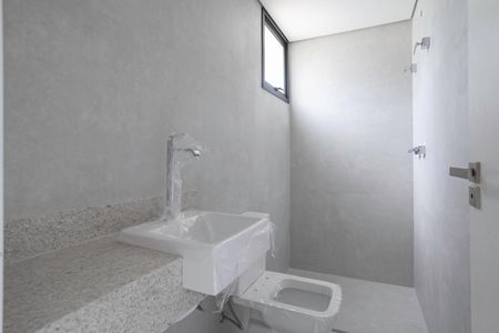 Apartamento à venda com 66m², 2 quartos e 2 vagasBanheiro da suíte 