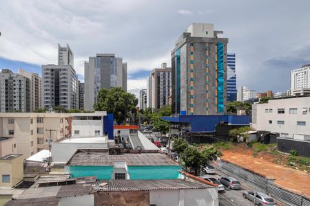 Apartamento à venda com 66m², 2 quartos e 2 vagasVista da suíte 