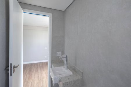 Apartamento à venda com 66m², 2 quartos e 2 vagasBanheiro da suíte 