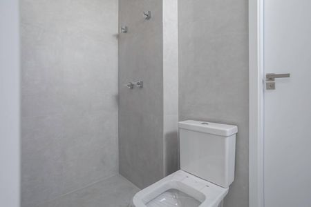 Apartamento à venda com 66m², 2 quartos e 2 vagasBanheiro social e da semi suíte 