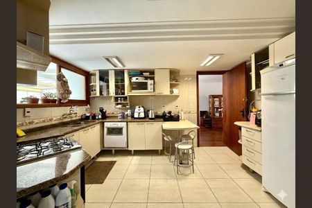 Casa à venda com 400m², 4 quartos e 4 vagasCozinha