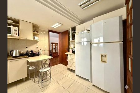 Casa à venda com 400m², 4 quartos e 4 vagasCozinha