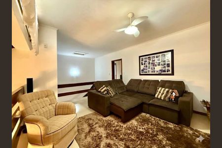 Sala de TV de casa à venda com 4 quartos, 400m² em Jardim Itu, Porto Alegre