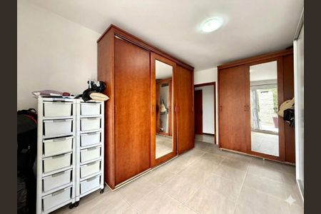 Quarto de casa à venda com 4 quartos, 400m² em Jardim Itu, Porto Alegre