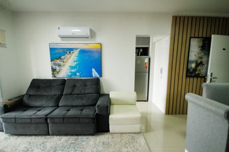 Sala de apartamento para alugar com 2 quartos, 70m² em Canto do Forte, Praia Grande