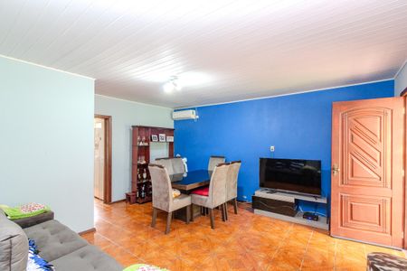 Sala de casa à venda com 2 quartos, 120m² em Vila Nova, Porto Alegre