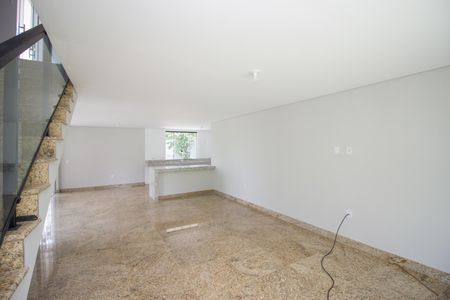 Casa à venda com 250m², 3 quartos e 4 vagasSala