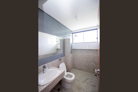 Casa à venda com 250m², 3 quartos e 4 vagasBanheiro Social