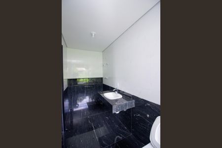 Casa à venda com 250m², 3 quartos e 4 vagasBanheiro da Suíte