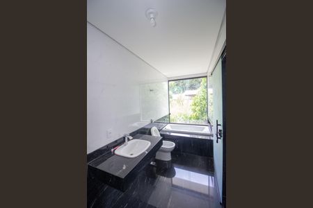 Casa à venda com 250m², 3 quartos e 4 vagasBanheiro da Suíte