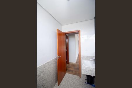 Casa à venda com 250m², 3 quartos e 4 vagasBanheiro Social