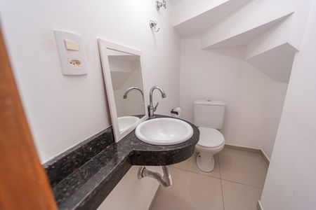 Lavabo de casa de condomínio para alugar com 3 quartos, 64m² em Vila Salete, São Paulo