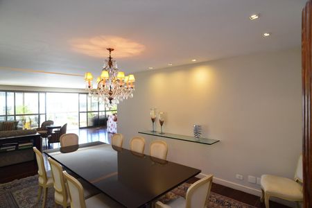 Apartamento à venda com 534m², 4 quartos e 4 vagas Apartamento à venda com 534m², 4 quartos e 4 vagasSala de Jantar