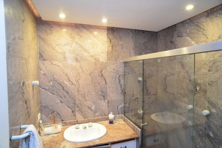 Apartamento à venda com 534m², 4 quartos e 4 vagas Apartamento à venda com 534m², 4 quartos e 4 vagasBanheiro Suíte 1