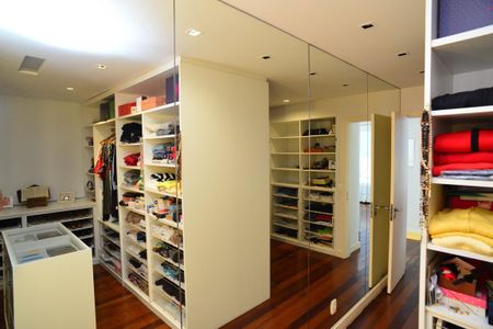 Apartamento à venda com 534m², 4 quartos e 4 vagas Apartamento à venda com 534m², 4 quartos e 4 vagasCloset