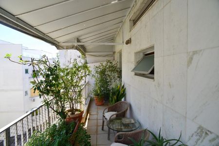 Apartamento à venda com 534m², 4 quartos e 4 vagas Apartamento à venda com 534m², 4 quartos e 4 vagasVaranda das Suítes