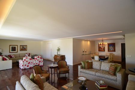 Apartamento à venda com 534m², 4 quartos e 4 vagas Apartamento à venda com 534m², 4 quartos e 4 vagasSala