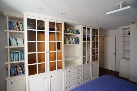 Apartamento à venda com 534m², 4 quartos e 4 vagas Apartamento à venda com 534m², 4 quartos e 4 vagasSuíte 3