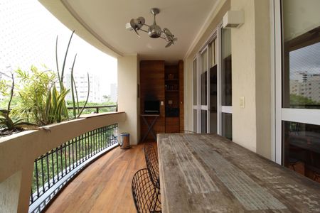 Varanda de apartamento à venda com 2 quartos, 162m² em Moema, São Paulo