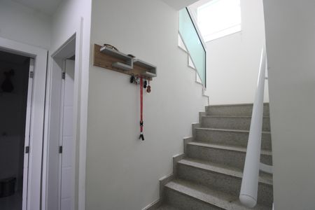 Sala - Escada de casa de condomínio à venda com 3 quartos, 200m² em Anil, Rio de Janeiro