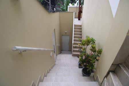 Casa de condomínio à venda com 200m², 3 quartos e 2 vagasEscadas 