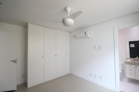 Casa de condomínio à venda com 200m², 3 quartos e 2 vagasSuíte 2