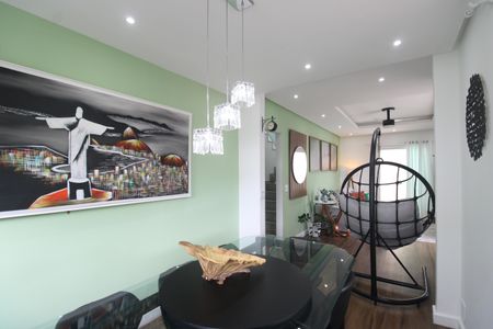 Casa de condomínio à venda com 200m², 3 quartos e 2 vagasSala