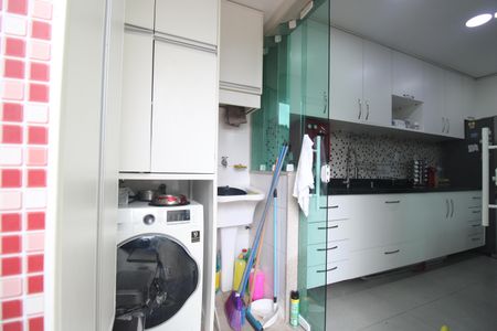 Casa de condomínio à venda com 200m², 3 quartos e 2 vagasÁrea de serviço