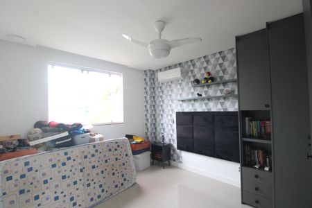 Casa de condomínio à venda com 200m², 3 quartos e 2 vagasSuíte 1