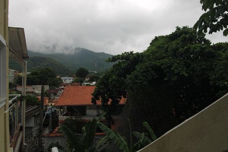 Casa de condomínio à venda com 200m², 3 quartos e 2 vagasÁrea de serviço - Vista